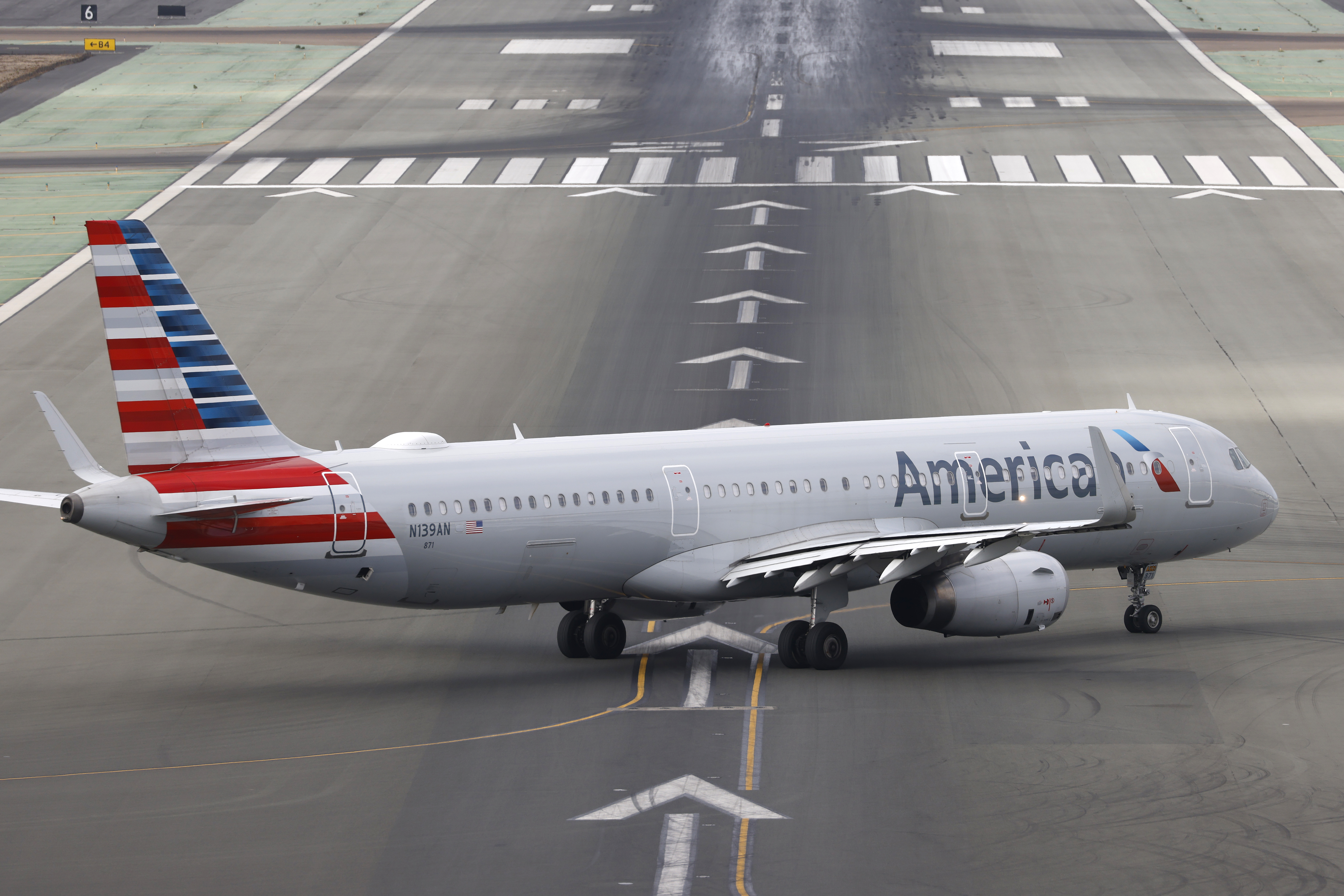 American Airlines retoma vuelos tras suspensión por problemas técnicos