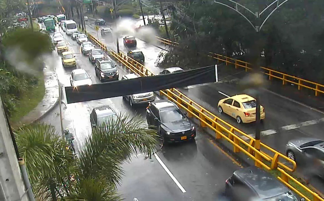 Fuerte aguacero en Medellín provocó la caída de árboles y afectaciones en el Metro