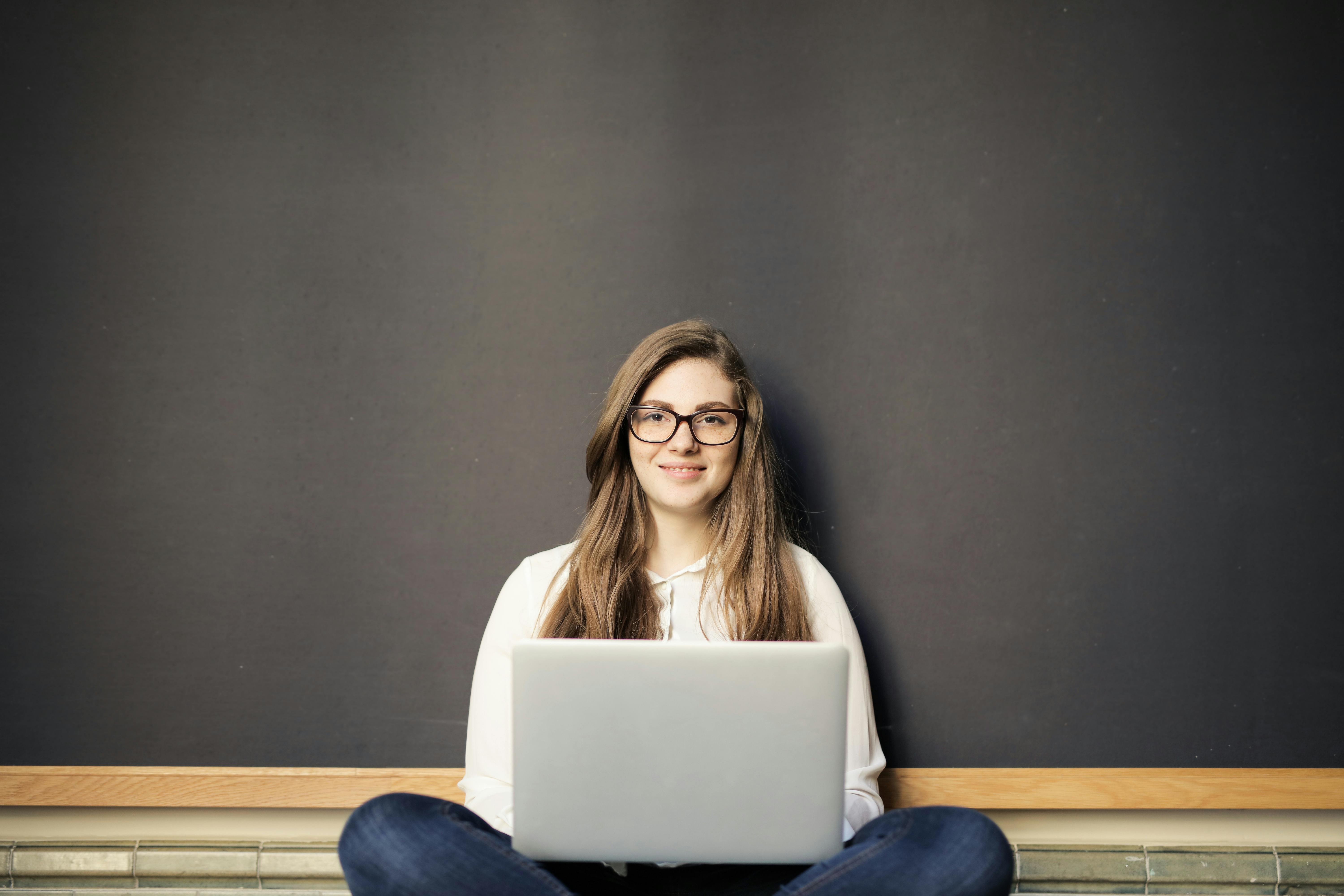 Se buscan 10.000 emprendedores para capacitar gratis en ventas por internet con IA