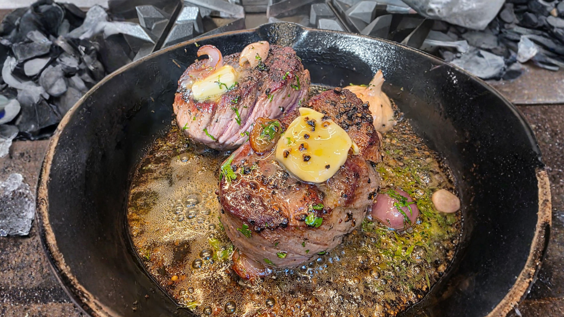 Receta para preparar tournedos asados con mantequilla de brandy y estragón