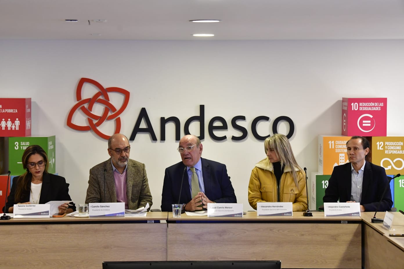 Sector de energía sigue en crisis por deudas y medidas inconvenientes: gremios