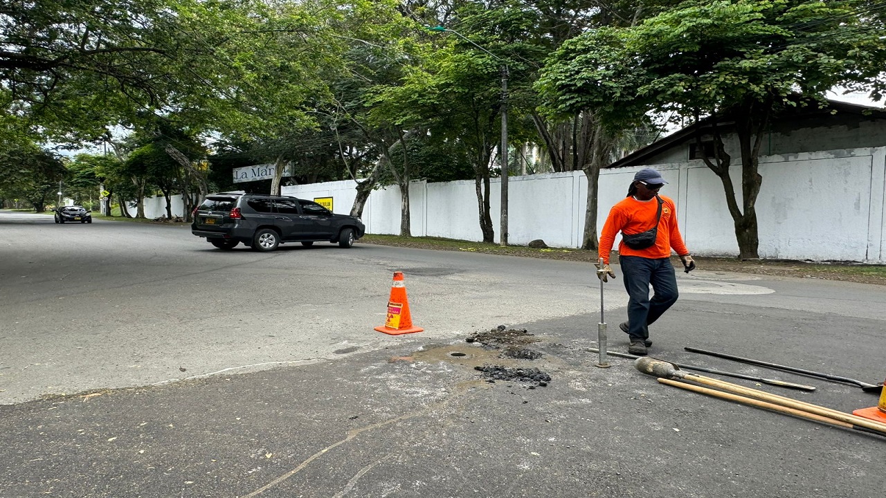 Cuadrillas de reparación vial denuncian agresiones por residentes del sur de Cali