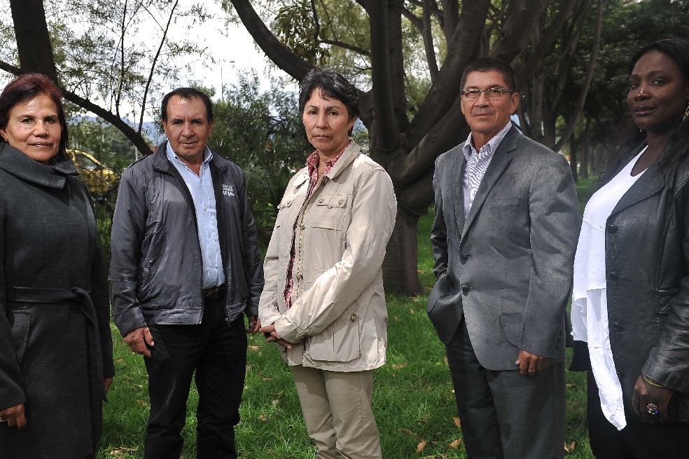 Denise Banguero, cultivadora de arroz; Lazaro Salazar, productor de arroz; Amanda Cifuentes, productora de leche; Luis Benavides, productor de leche y Elizabeth Alvarado, productora de pollo. / Luis Ángel - El Espectador