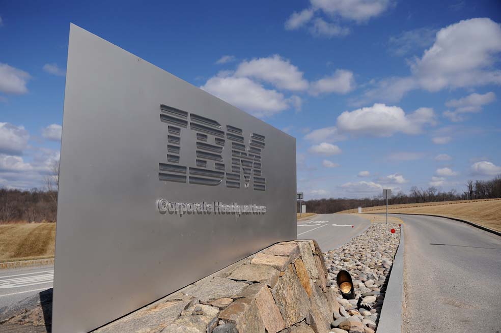 Acciones de IBM se desploman 8,5%