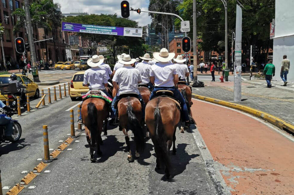 Cerca de 80 personas participaron en una cabalgata en el Día sin Carro de Medellín