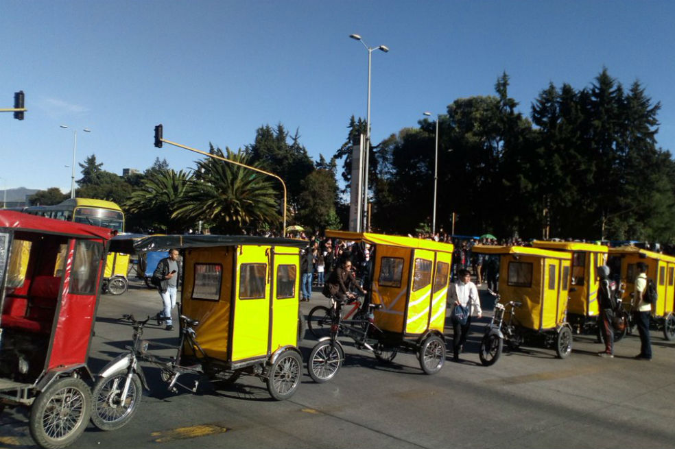 Cerrado Portal Suba y tres estaciones de Transmilenio por protestas de bicitaxistas