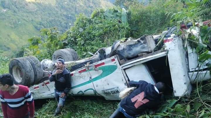 Seis muertos y más de 20 heridos dejó accidente de un bus en Chaparral, Tolima