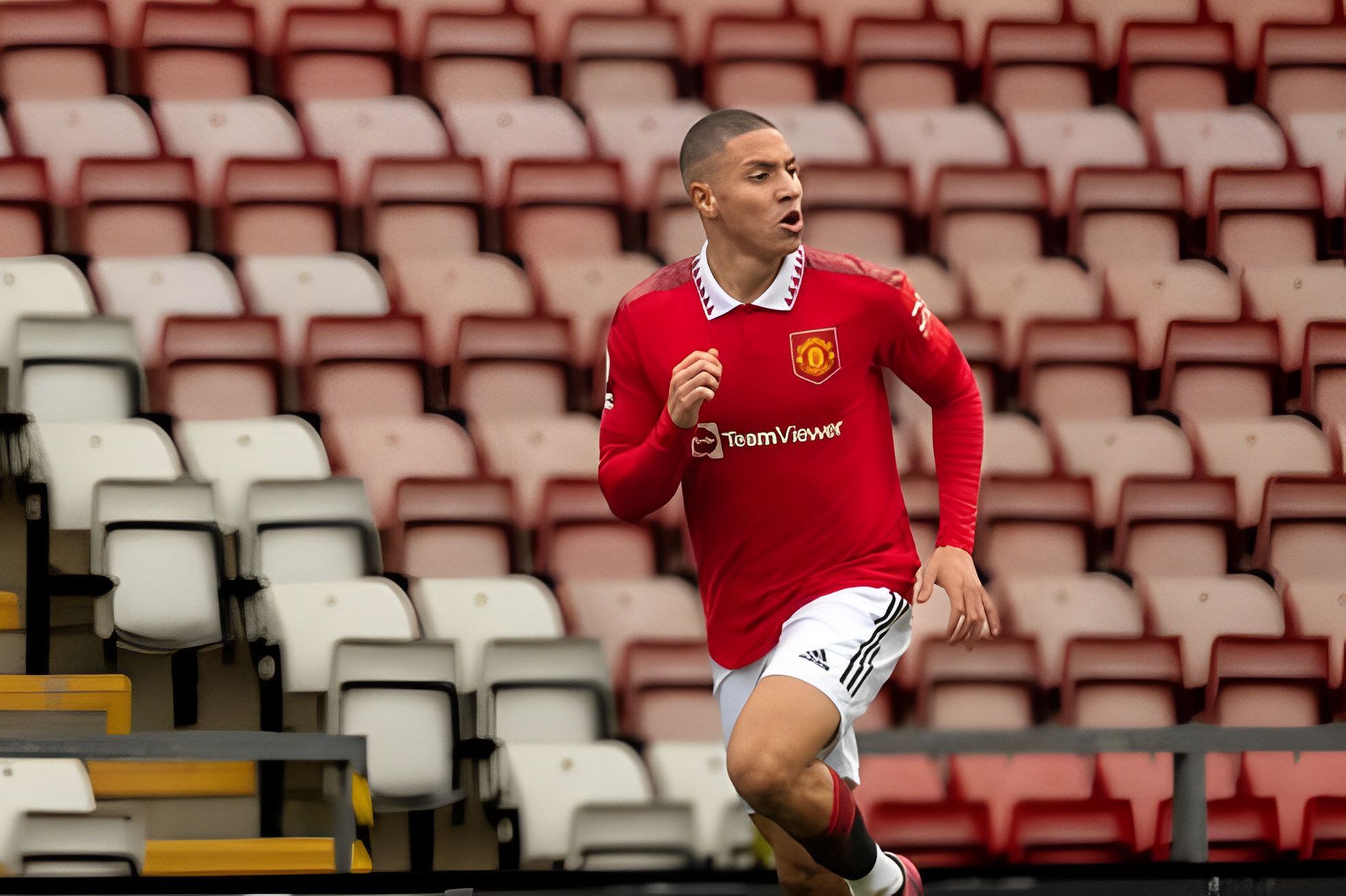 ¿Quién es Mateo Mejía, el colombiano que deja Manchester United para ir a Sevilla?