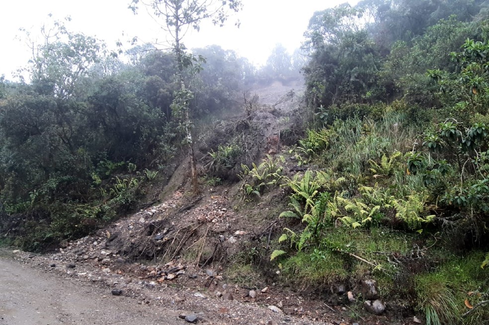 Se registraron derrumbes en la vía interna del parque desde y hacia el municipio de La Calera.
