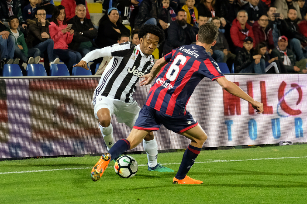 Juventus y Napoli juegan este domingo con una diferencia de 4 puntos, faltando cuatro fechas