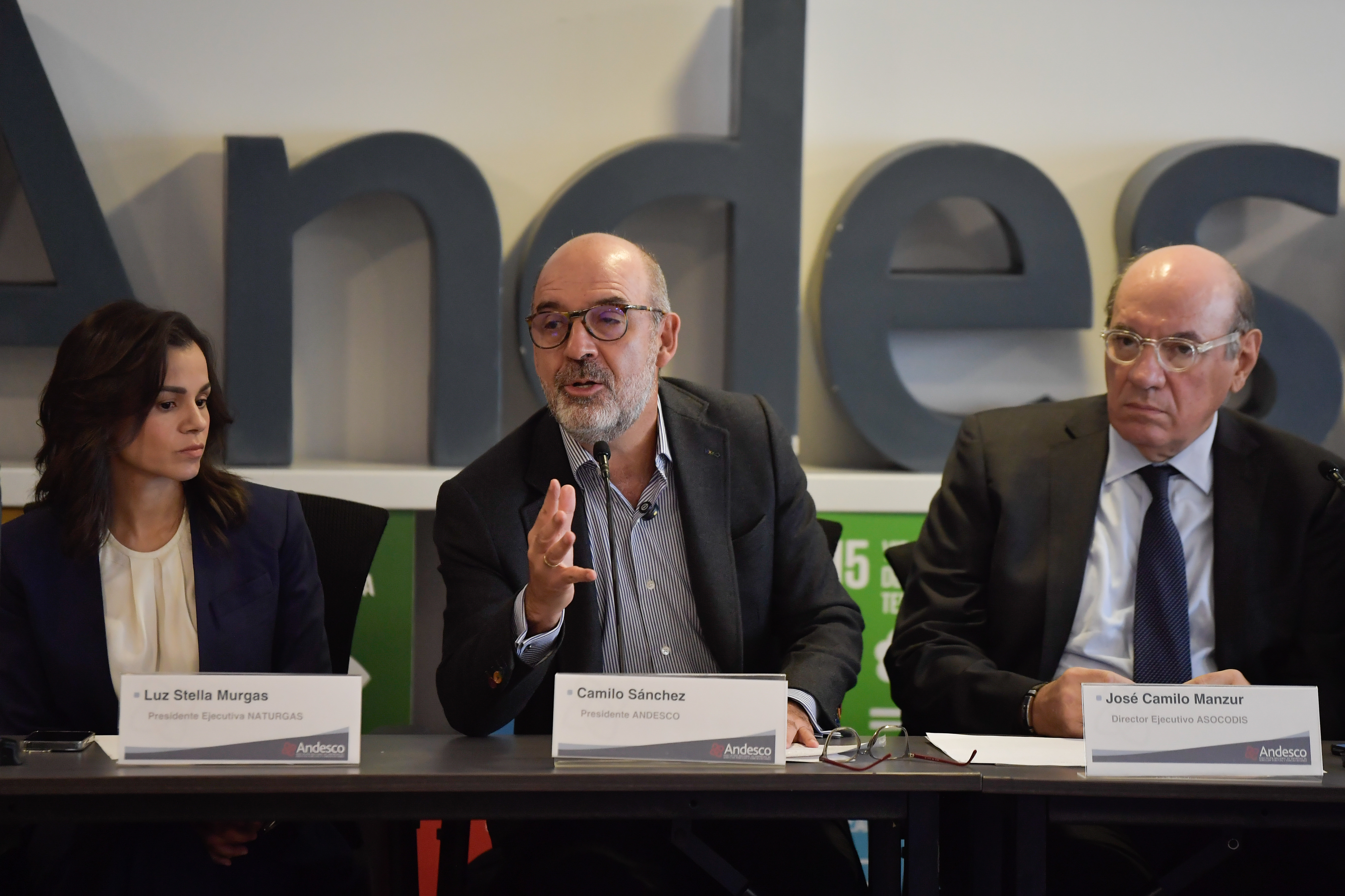 La energía en Colombia está “en el filo de la navaja”, según los gremios