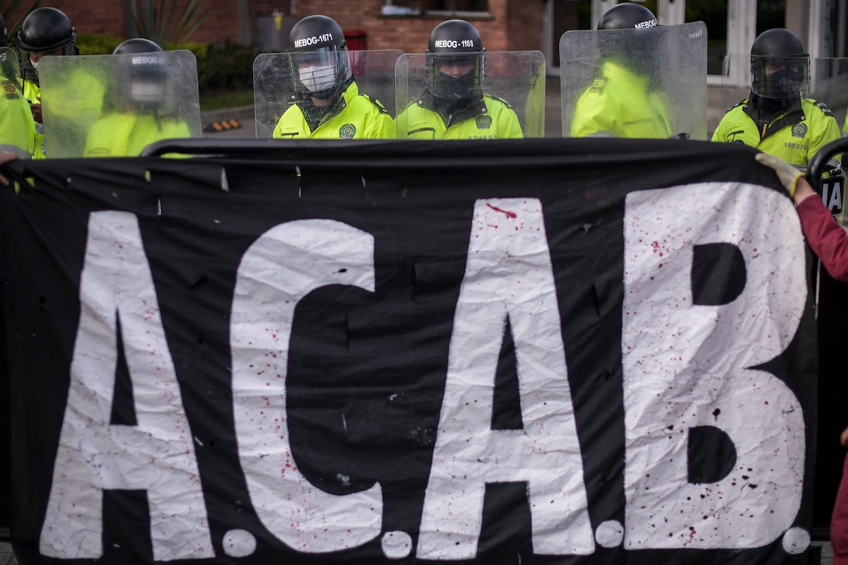En total, la Policía detuvo a ocho personas en todo el país por cometer actos vandálicos. Cinco en Bogotá, uno en Medellín y dos en Pasto.