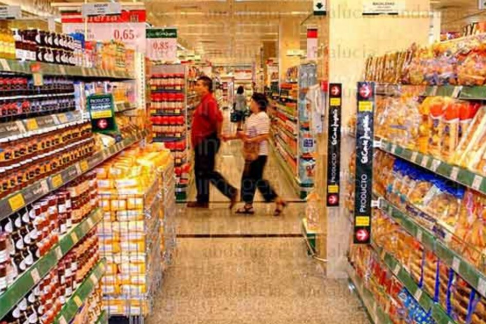 El personal ocupado por el comercio minorista en los primeros once meses de 2014 aumentó 3,3 %.