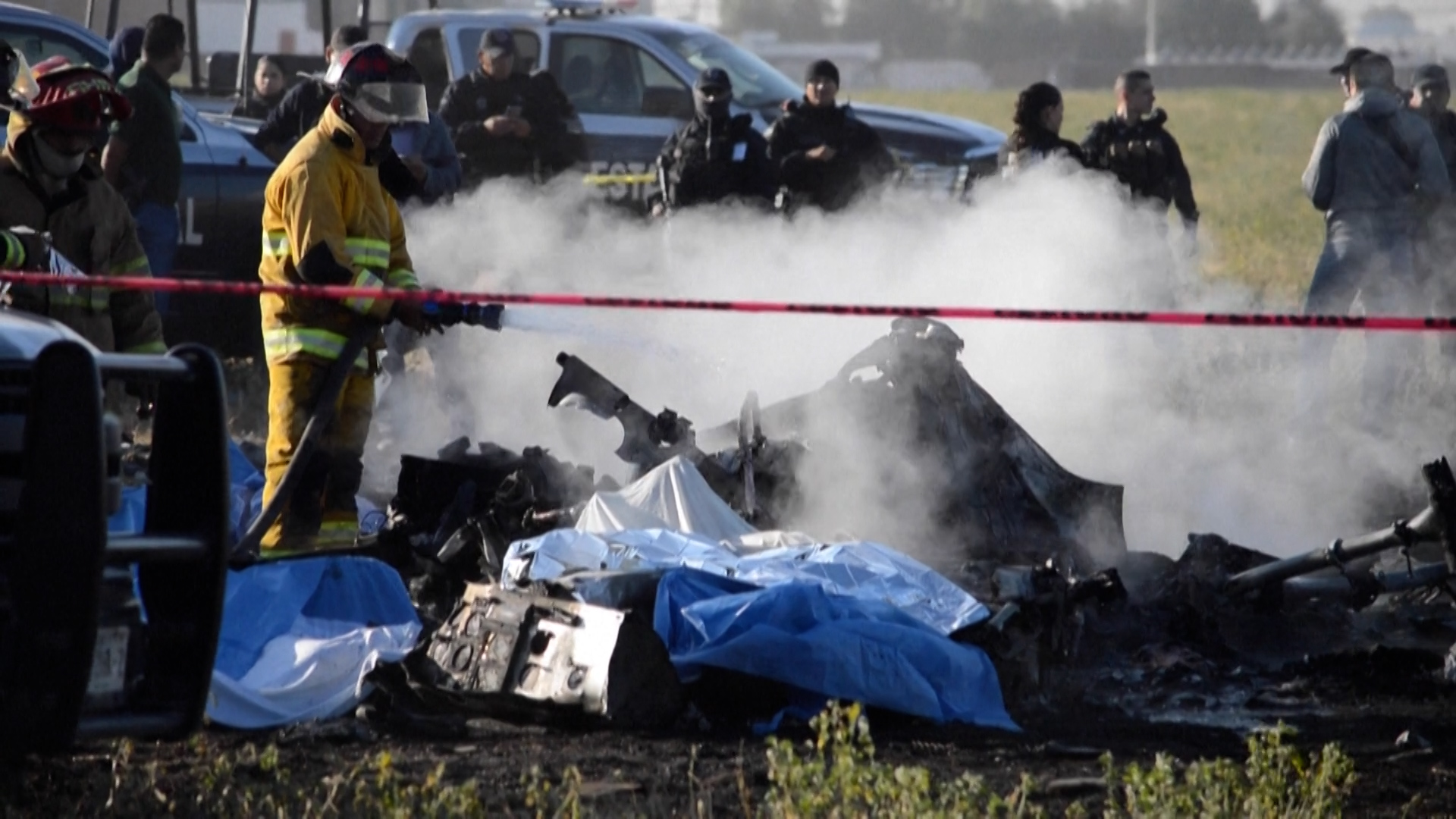 Mueren cinco personas, tras caída de helicóptero en México