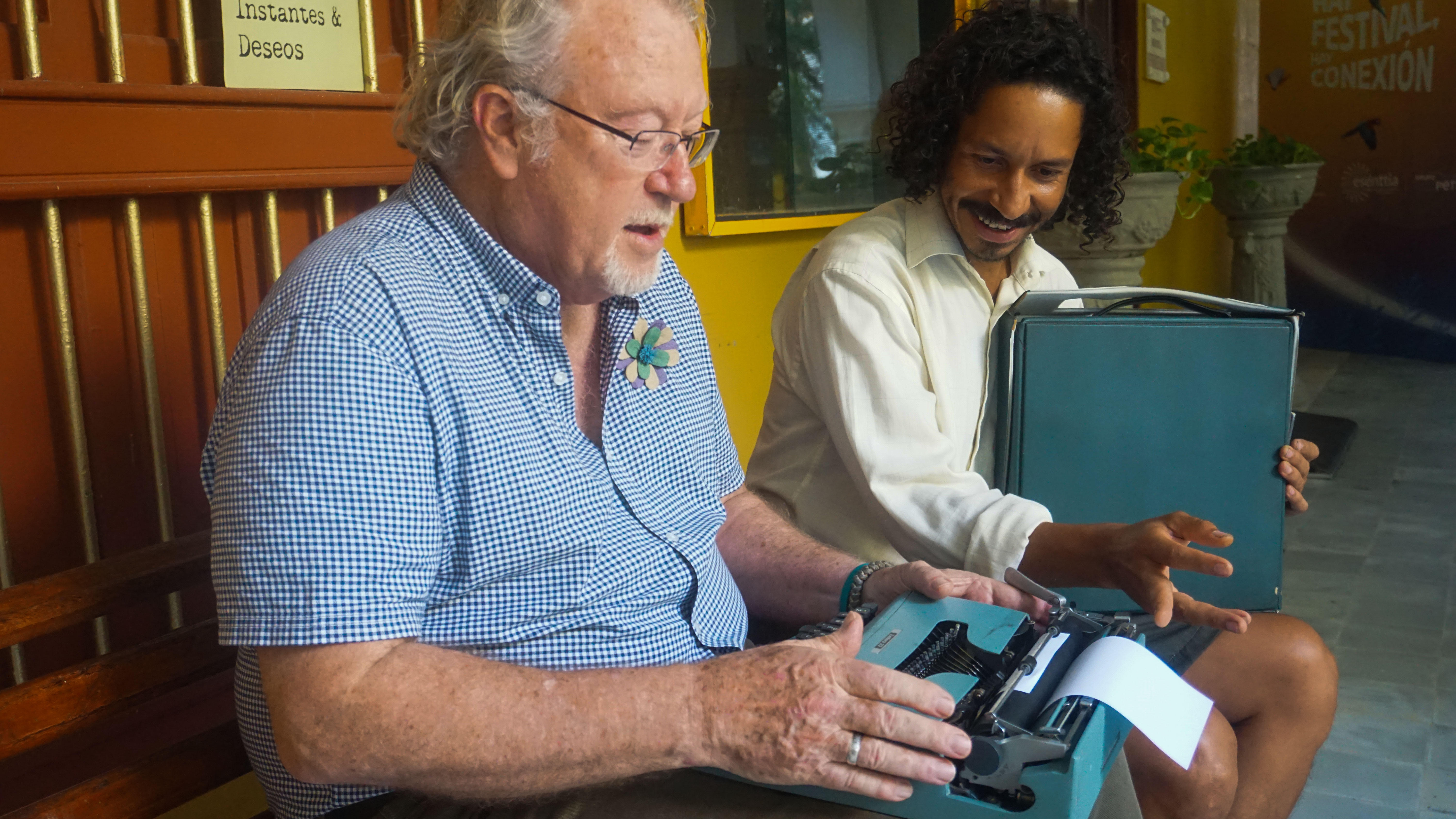 Jon Lee Anderson, periodista estadounidense, y David Restrepo, escritor colombiano, durante el primer día del Hay Festival Cartagena.