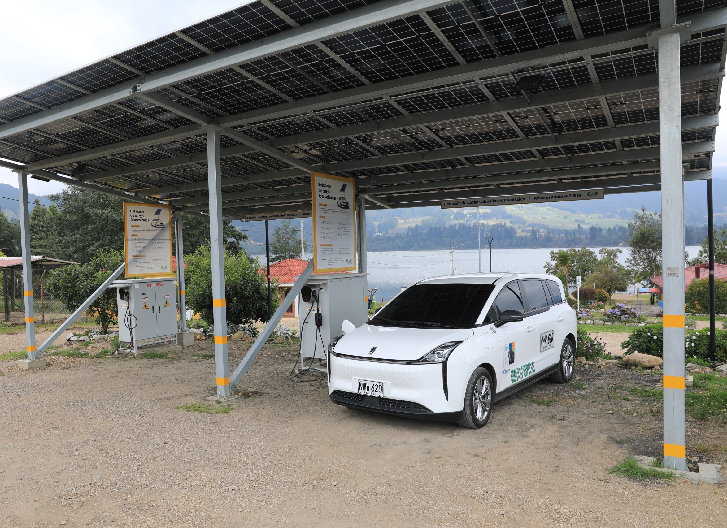 Instalan tres puntos de carga gratuitos para carros eléctricos en la Sabana de Bogotá
