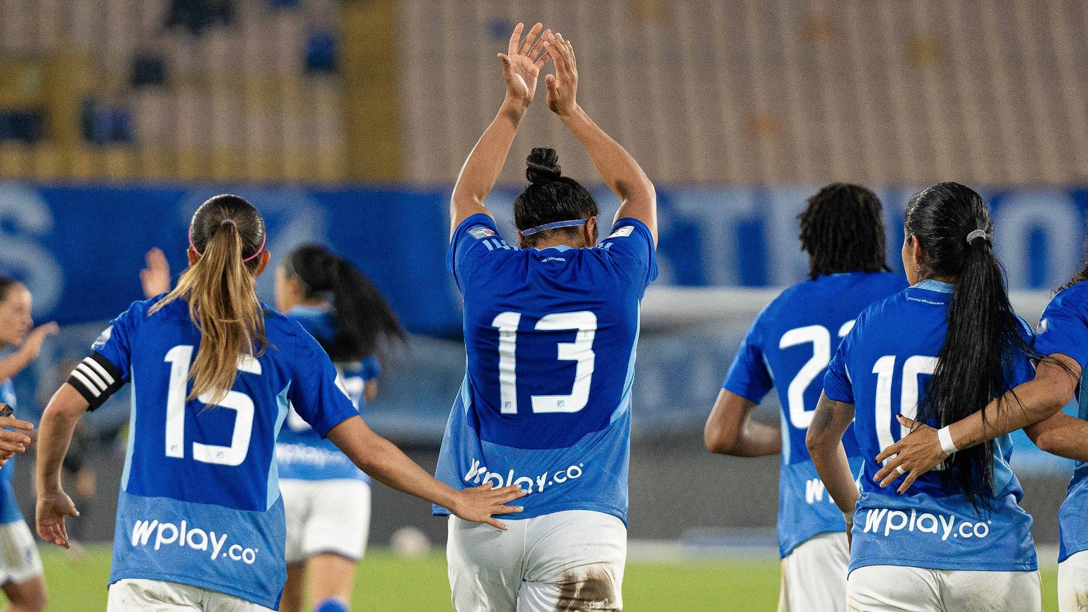 Millonarios Femenino celebrando el gol de María Aroca en su primer triunfo de la Liga Femenina 2025