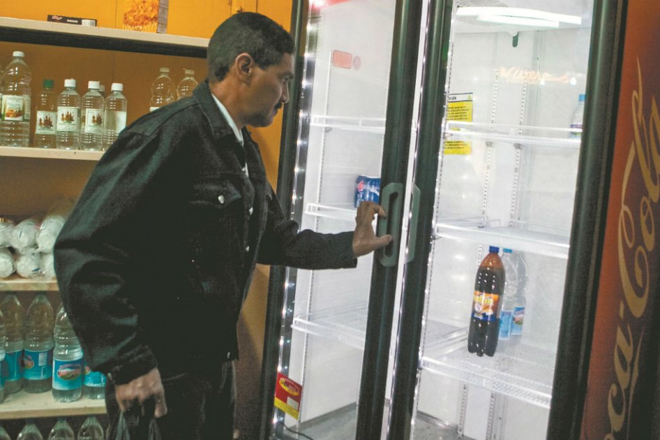 Y así como sube el dólar negro, también suben los precios de los productos básicos: por ejemplo, una docena de huevos se compraba a inicios de año en 20 bolívares, pero hoy cuesta 48 bolívares. / EFE