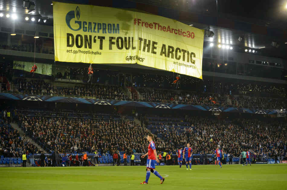 UEFA le abrió expediente al Basilea por los incidentes ante el Schalke