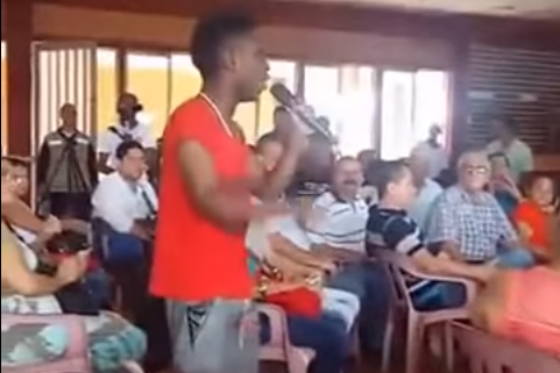 El joven que le dio a Uribe sus contundentes razones para votar Sí