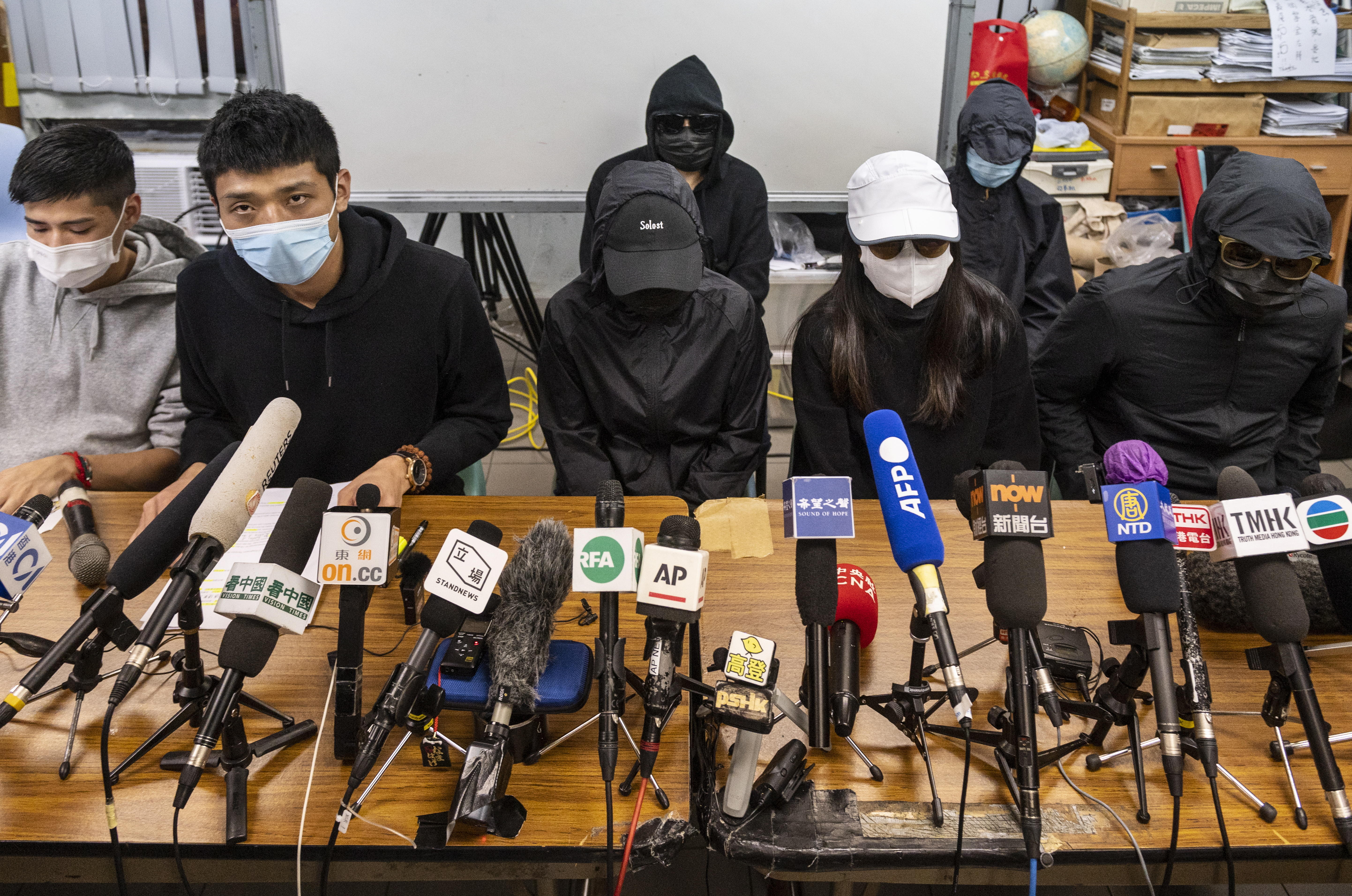 Hasta tres años de cárcel para activistas hongkoneses que huían a Taiwán