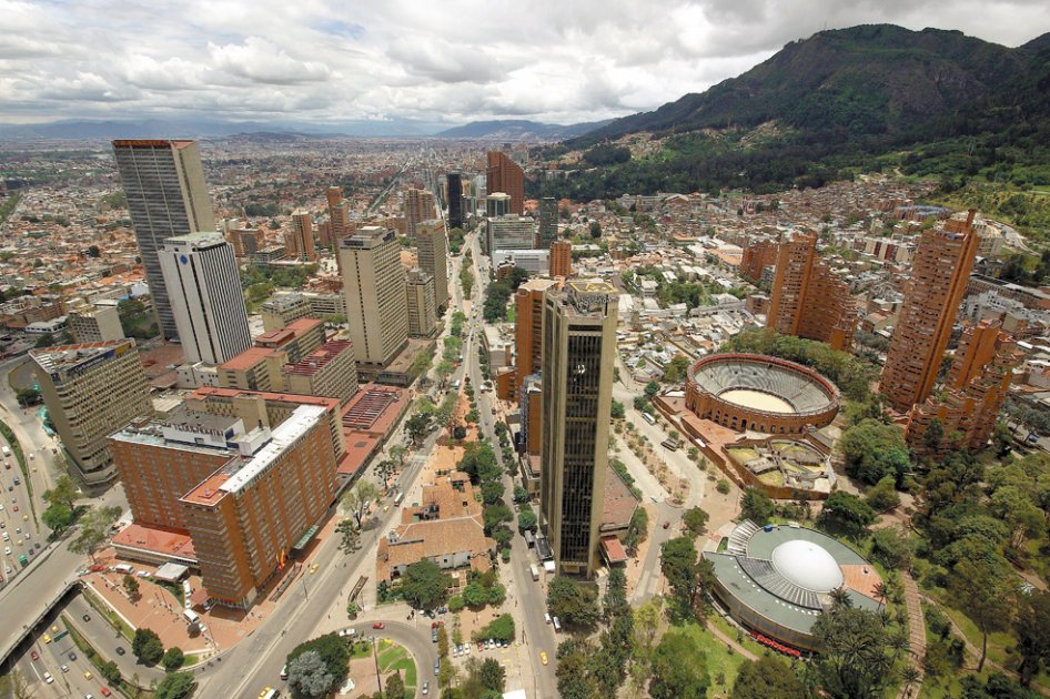 La ciudad, a lo lejos