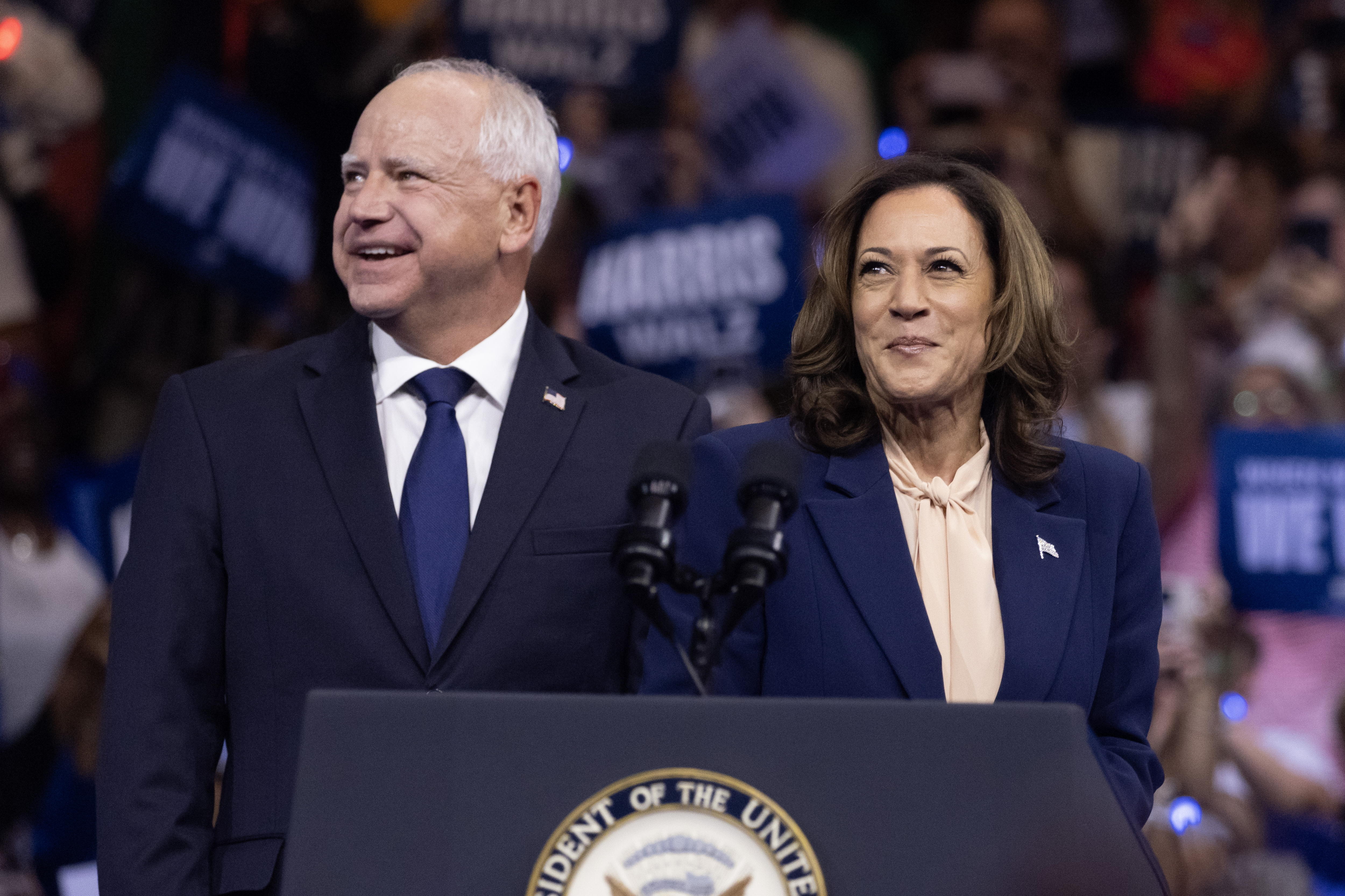 La dupla Harris-Walz hizo su primera aparición en Filadelfia: así los recibieron