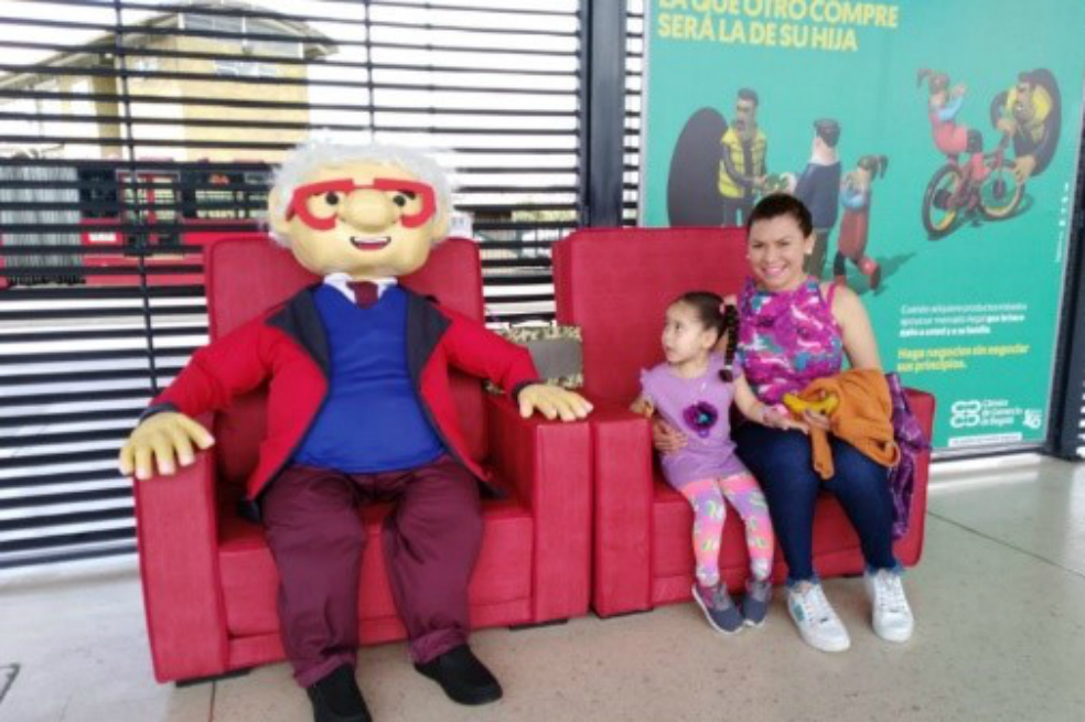 Actividades pedagógicas se toman estaciones de Transmilenio en Bogotá