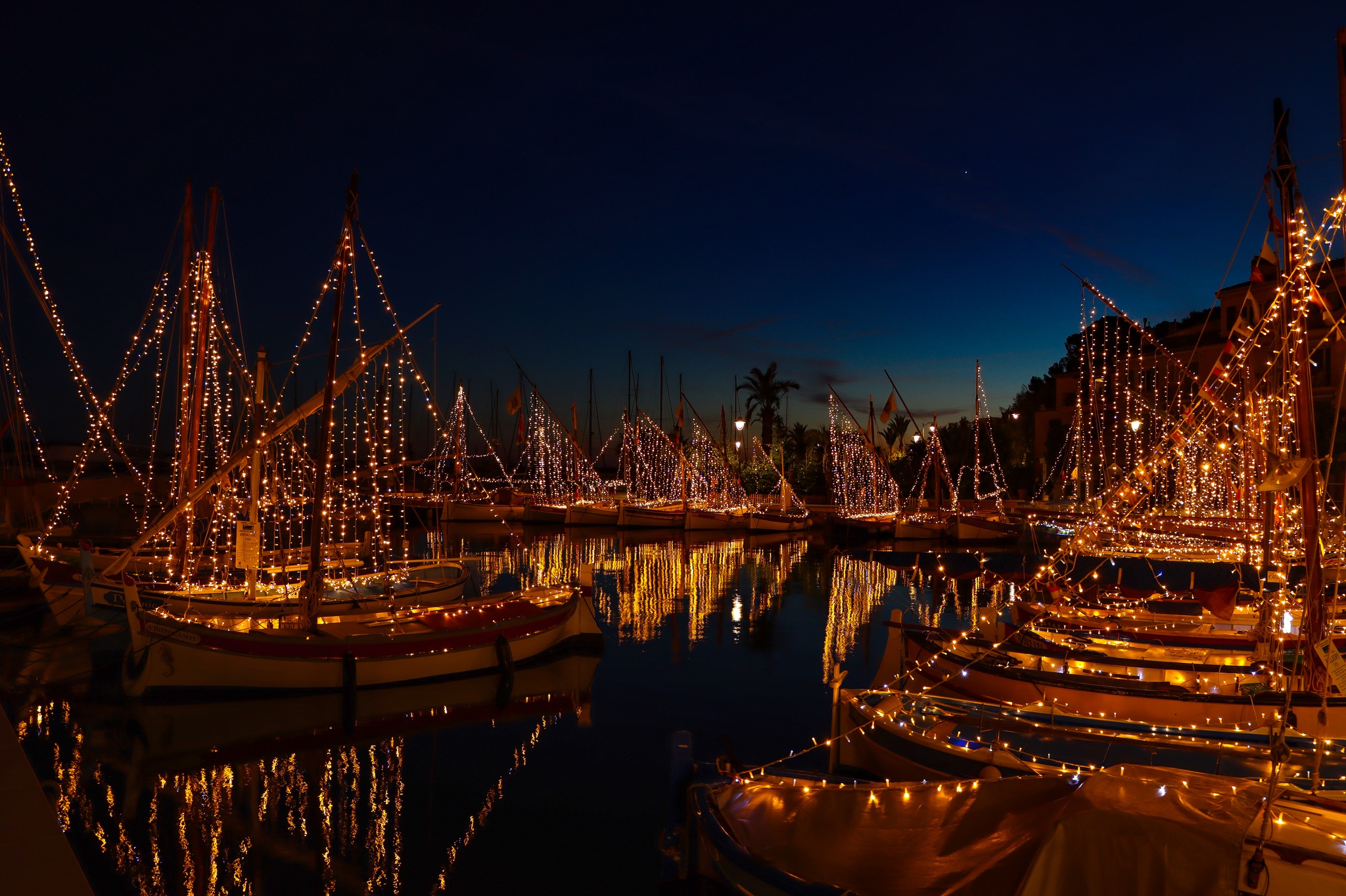 El pueblo de Francia donde puede ver la Navidad reflejada en el mar: esto es lo que verá