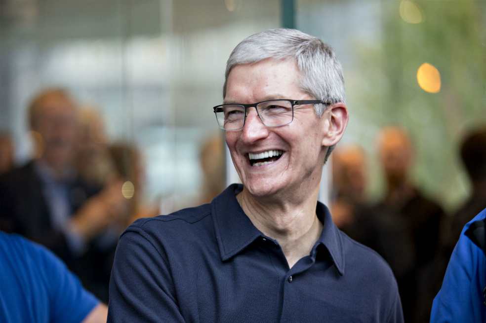 Tim Cook logra aumento de 74% en bonificación por desempeño