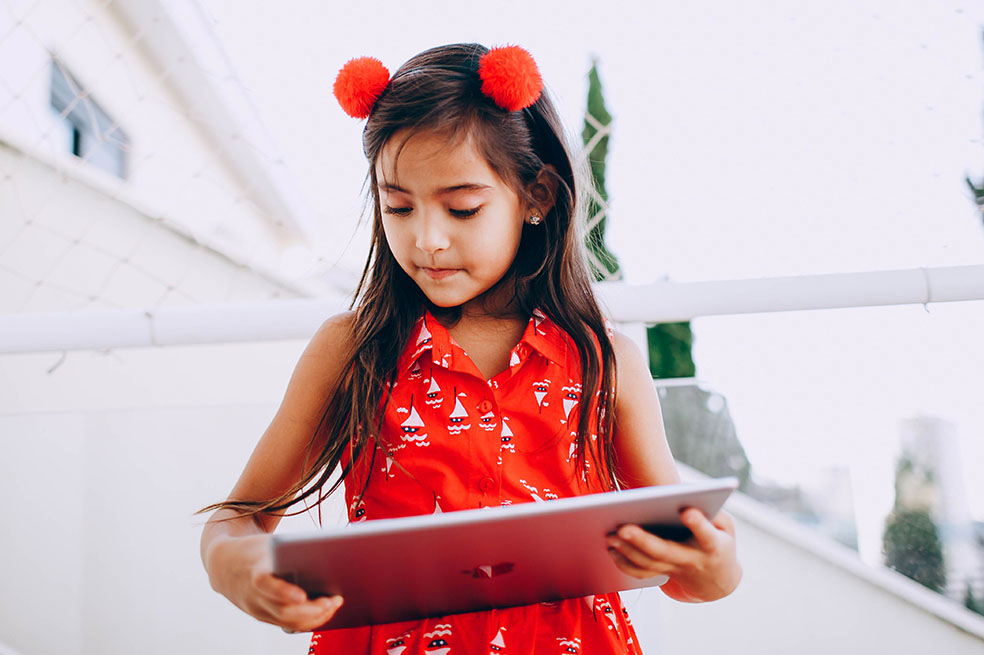 Riesgos en internet: ¿A qué se exponen los niños y niñas en la red?