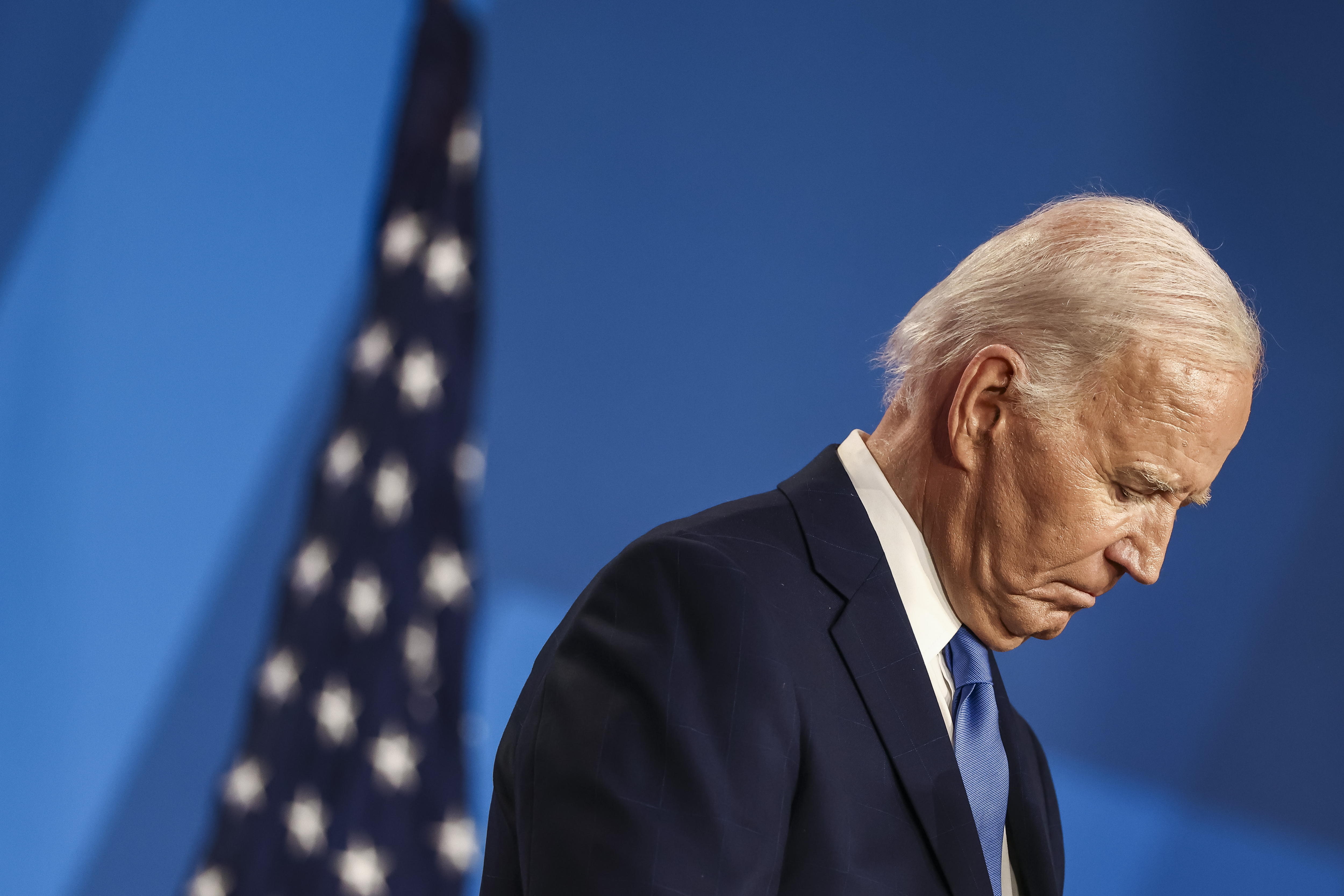 “No es apto para ocupar el cargo”: la de Trump y otras reacciones a retiro de Biden