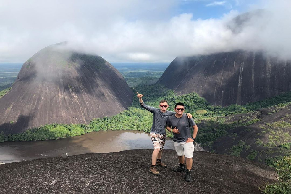 Los Cerros de Mavicure son un conjunto de tres monolitos ubicados al suroriente de Colombia. Pertenecen al Macizo Guayanés, y cuentan con una altura aproximada de 250 metros.