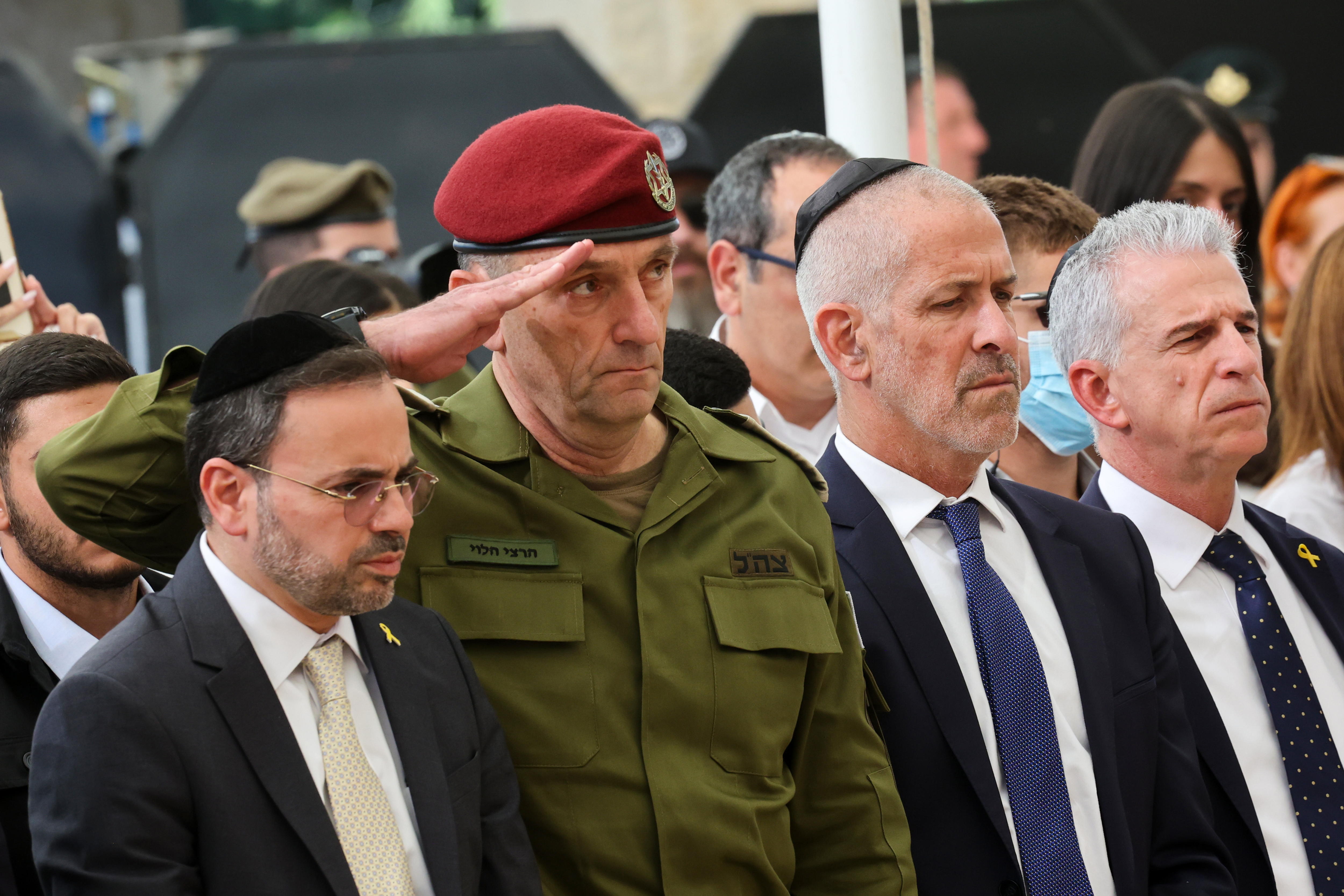 Jerusalem (-), 27/10/2024.- Chief of the General Staff Lieutenant-General Herzi Halevi (C), the Director the Security Agency Ronen Bar (C-R) and Israel's Chief of the Mossad David Barnea (R) attend a memorial ceremony marking the Hebrew calendar's one-year anniversary of the Hamas attack that sparked the ongoing war in Gaza, at the Mount Herzl military cemetery in Jerusalem, 27 October 2024. More than 42,900 Palestinians and over 1,400 Israelis have been killed, according to the Palestinian Health Ministry and the Israel Defense Forces (IDF), since Hamas militants launched an attack against Israel from the Gaza Strip on 07 October 2023, and the Israeli operations in Gaza and the West Bank which followed it. (Jerusalén) EFE/EPA/GIL COHEN-MAGEN / POOL