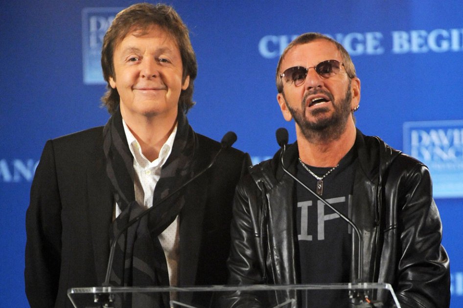 Los músicos Paul McCartney y Ringo Starr.