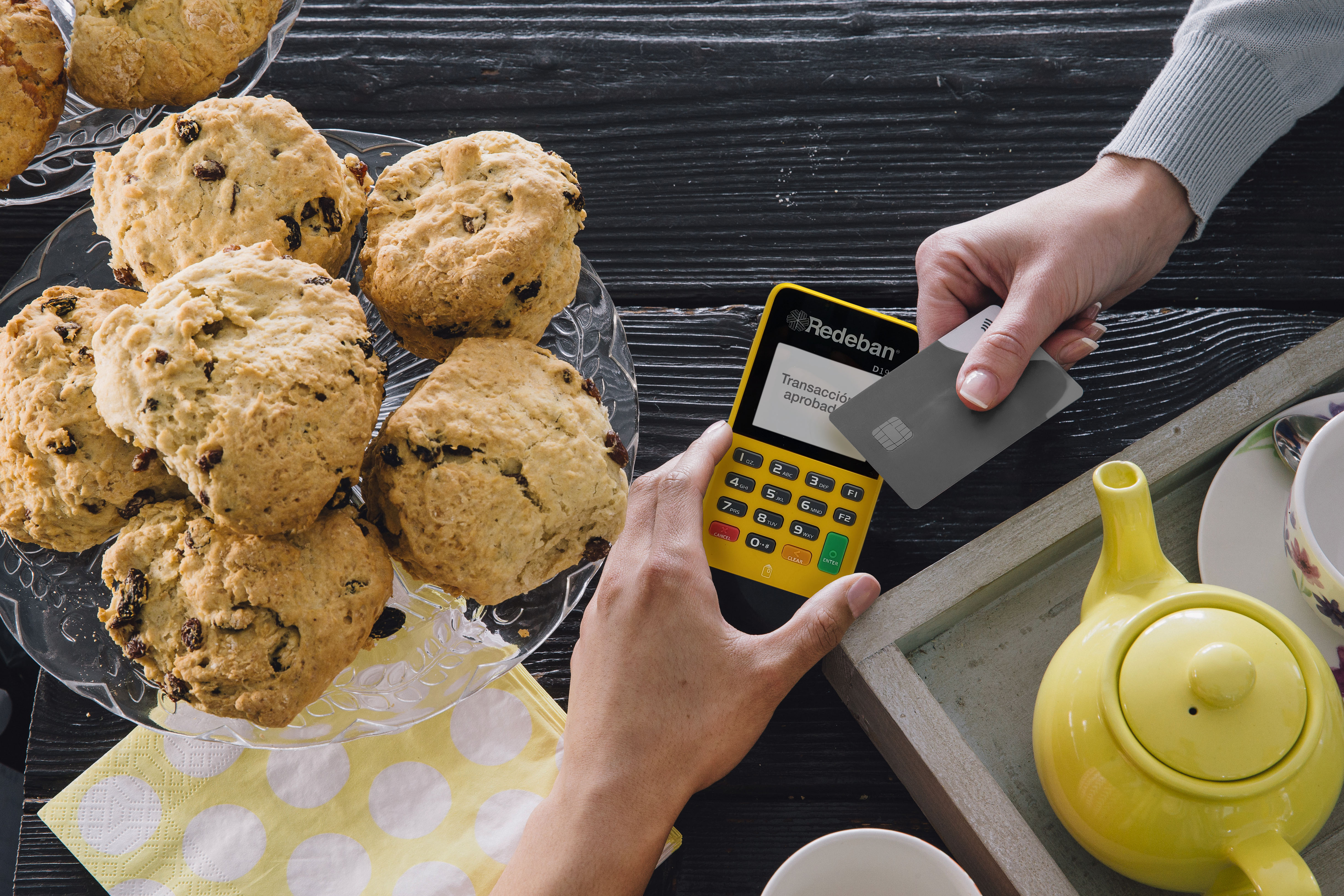 Este datáfono es una herramienta innovadora que gracias a su funcionalidad inalámbrica se puede convertir en una solución de primera mano para todos los pequeños comercios y emprendedores