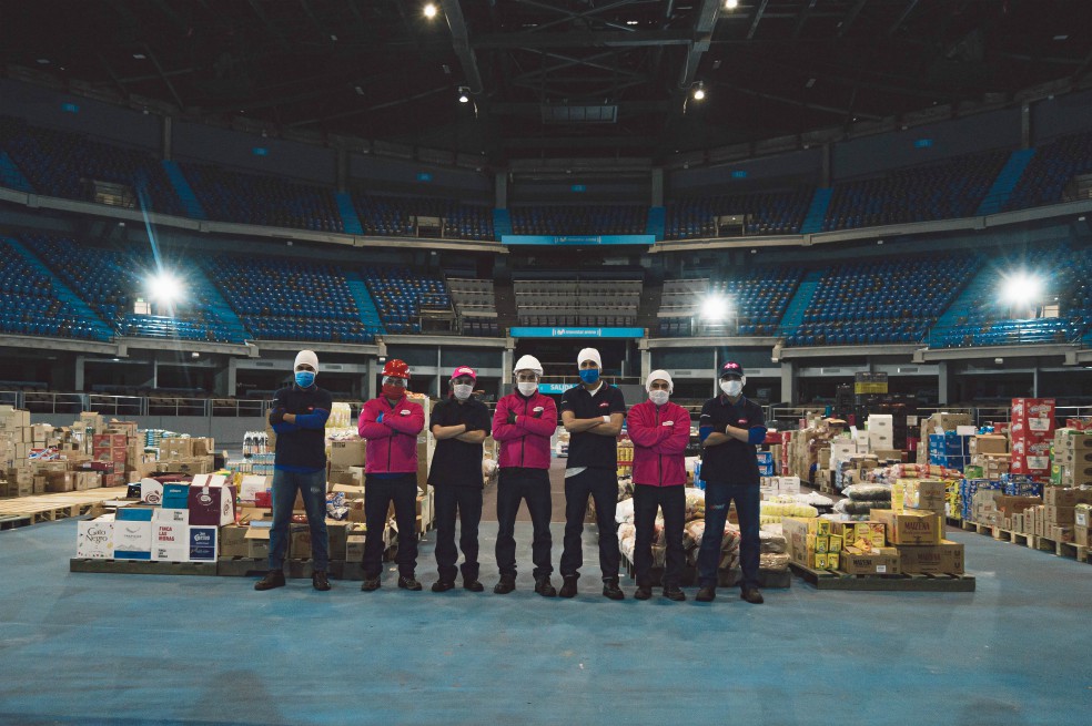 “Esta alianza nos permite ampliar nuestra capacidad rápidamente porque el espacio es suficiente para operar y así mismo ayudamos a alivianar la caja del Movistar Arena, que seguramente se verá afectada por la inexistencia de eventos masivos durante la coyuntura. Es reinventarnos y ayudarnos entre industrias mientras pasa todo esto”, afirma Miguel McAllister CEO de Merqueo.