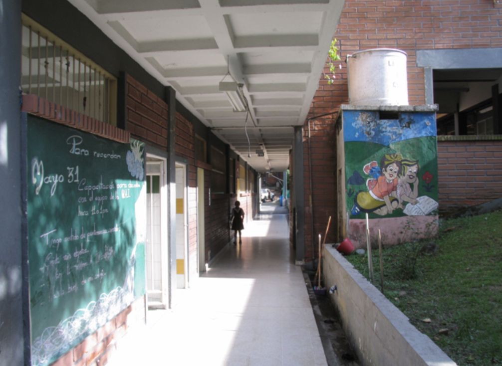 Esto se sabe del estudiante que agredió con arma blanca a su profesor en Medellín