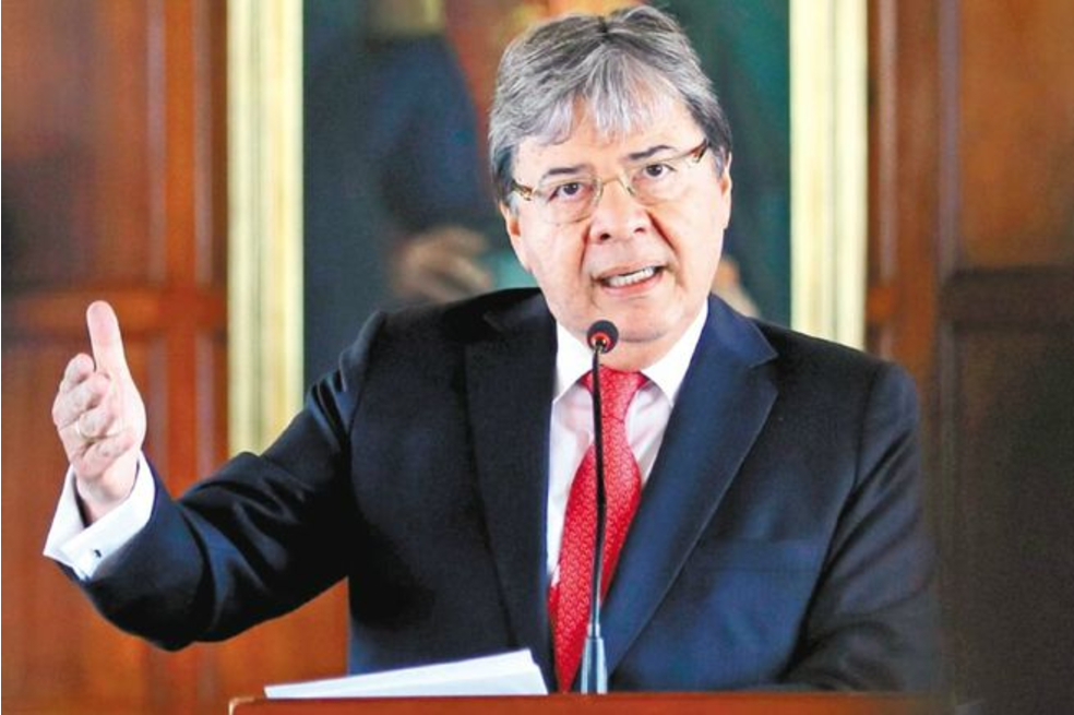 Carlos Holmes Trujillo: “En la gestión pública hay que ir más allá de lo material”