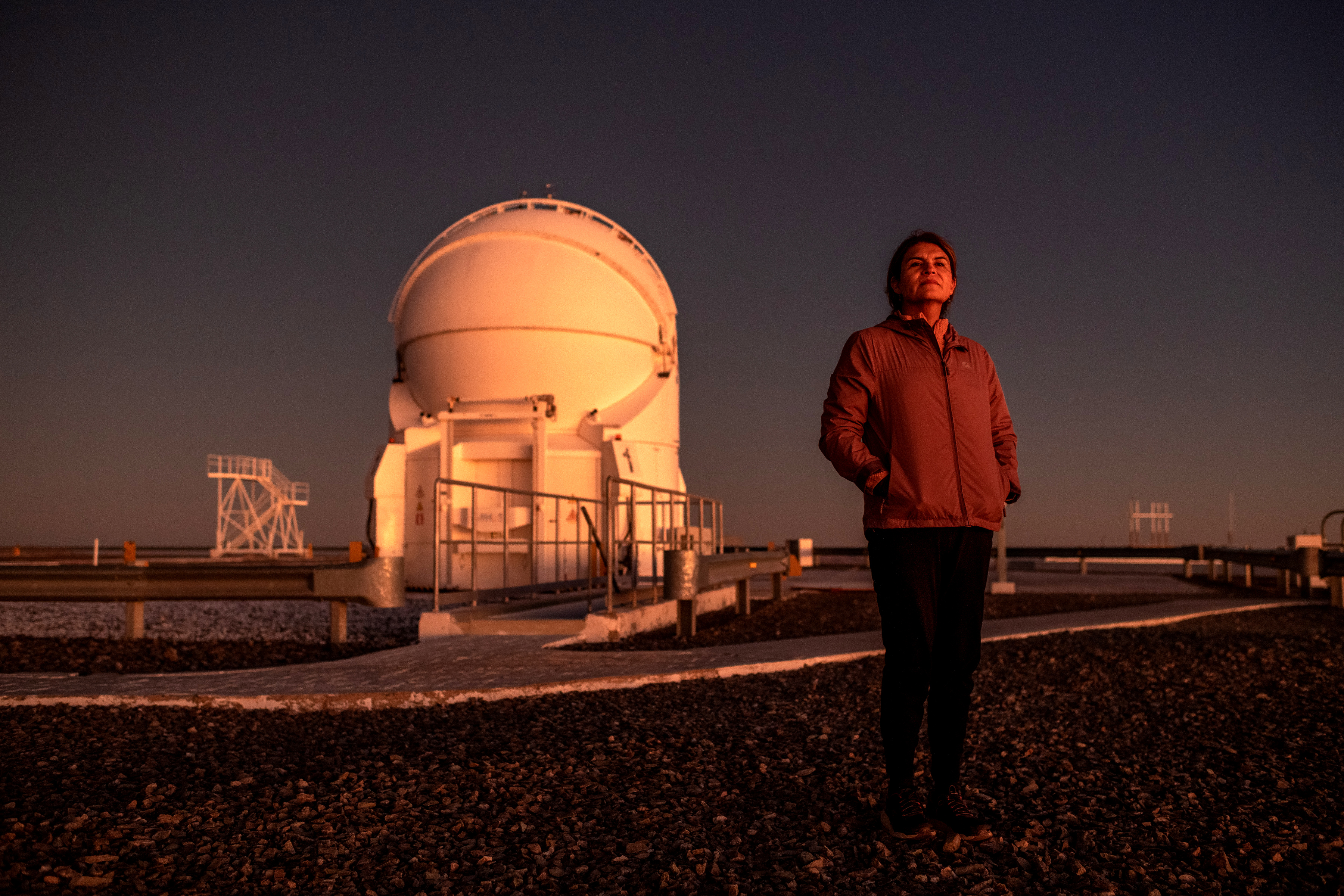Quiere ver la luz de las estrellas. Por eso defiende la oscuridad