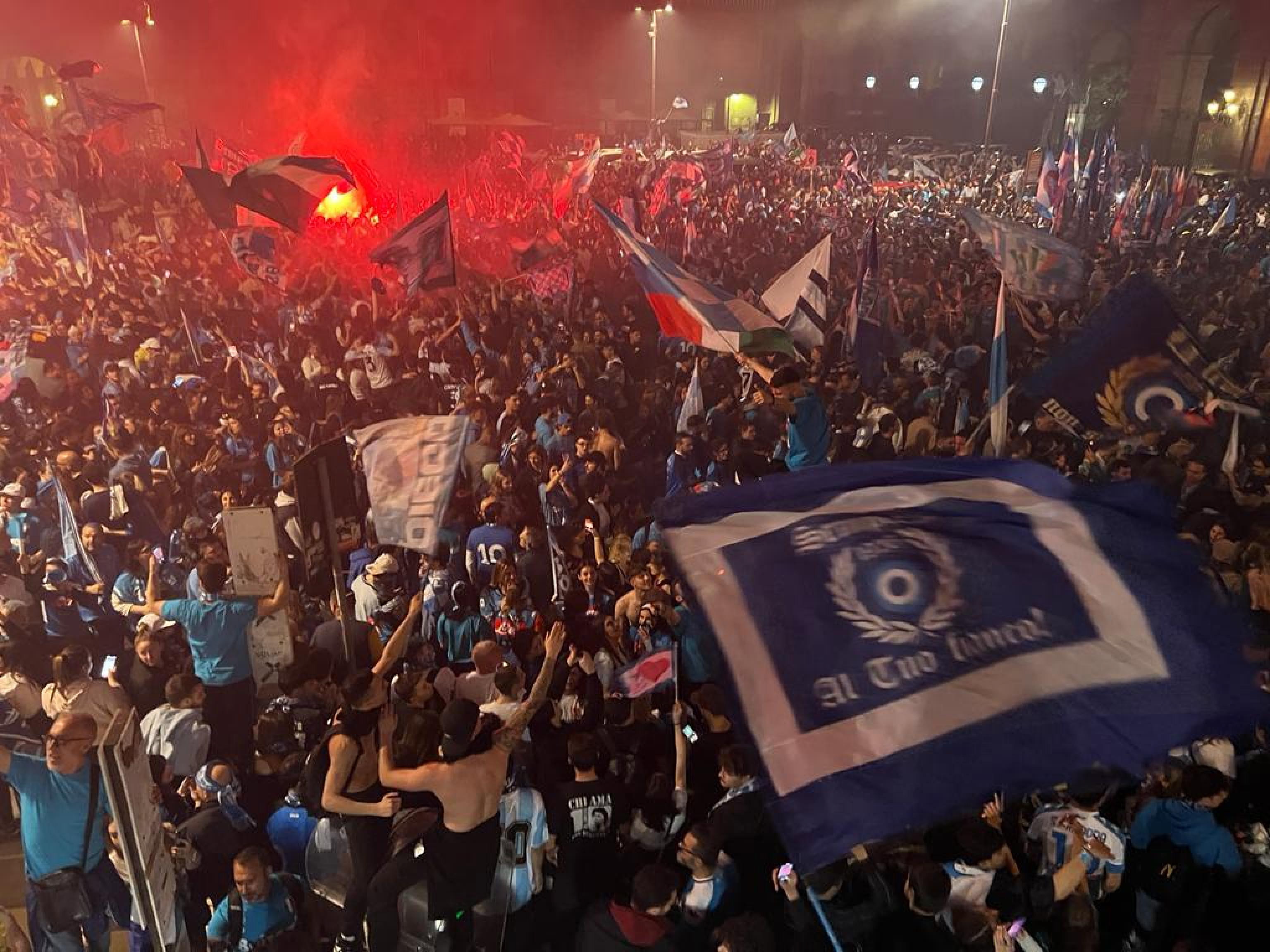 Nápoles despertó entre festejos tras inolvidable noche por el Scudetto