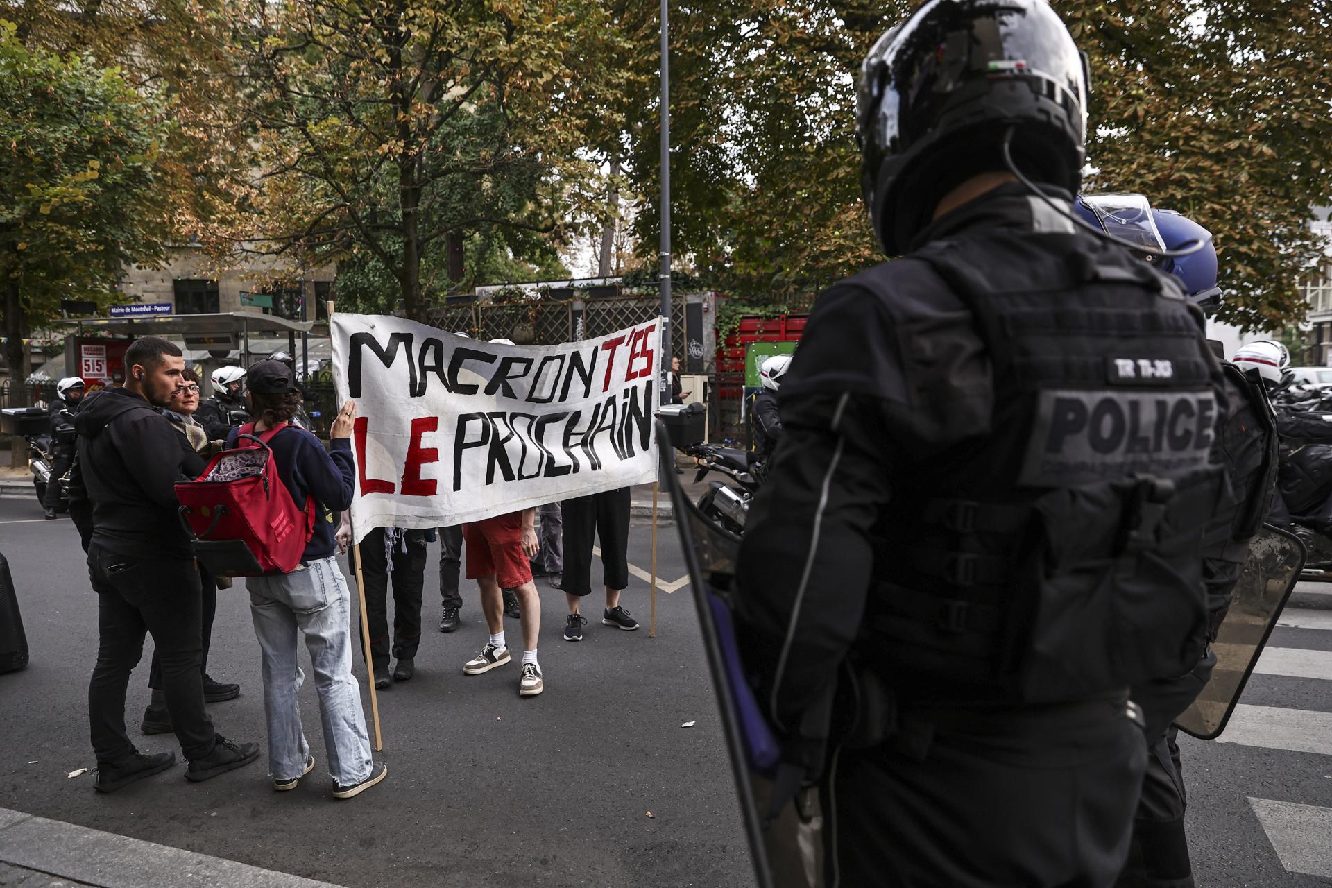 Los problemas financieros de Francia están llevando a su gobierno al borde del abismo