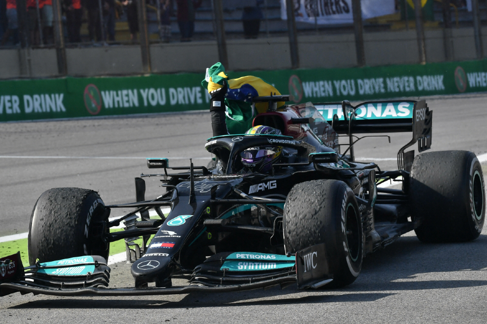 Hamilton ganó el GP de Catar de F1 por delante de Verstappen y Fernando Alonso