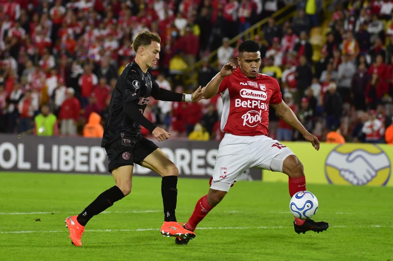 Santa Fe le ganó 2-1 a Platense y sigue con chances de clasificar en la Copa Libertadores.