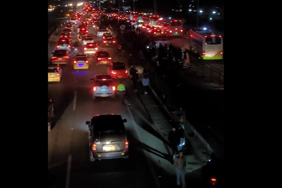 Vuelve y juega: monumental trancón en la Calle 80 por concierto en el Coliseo Live