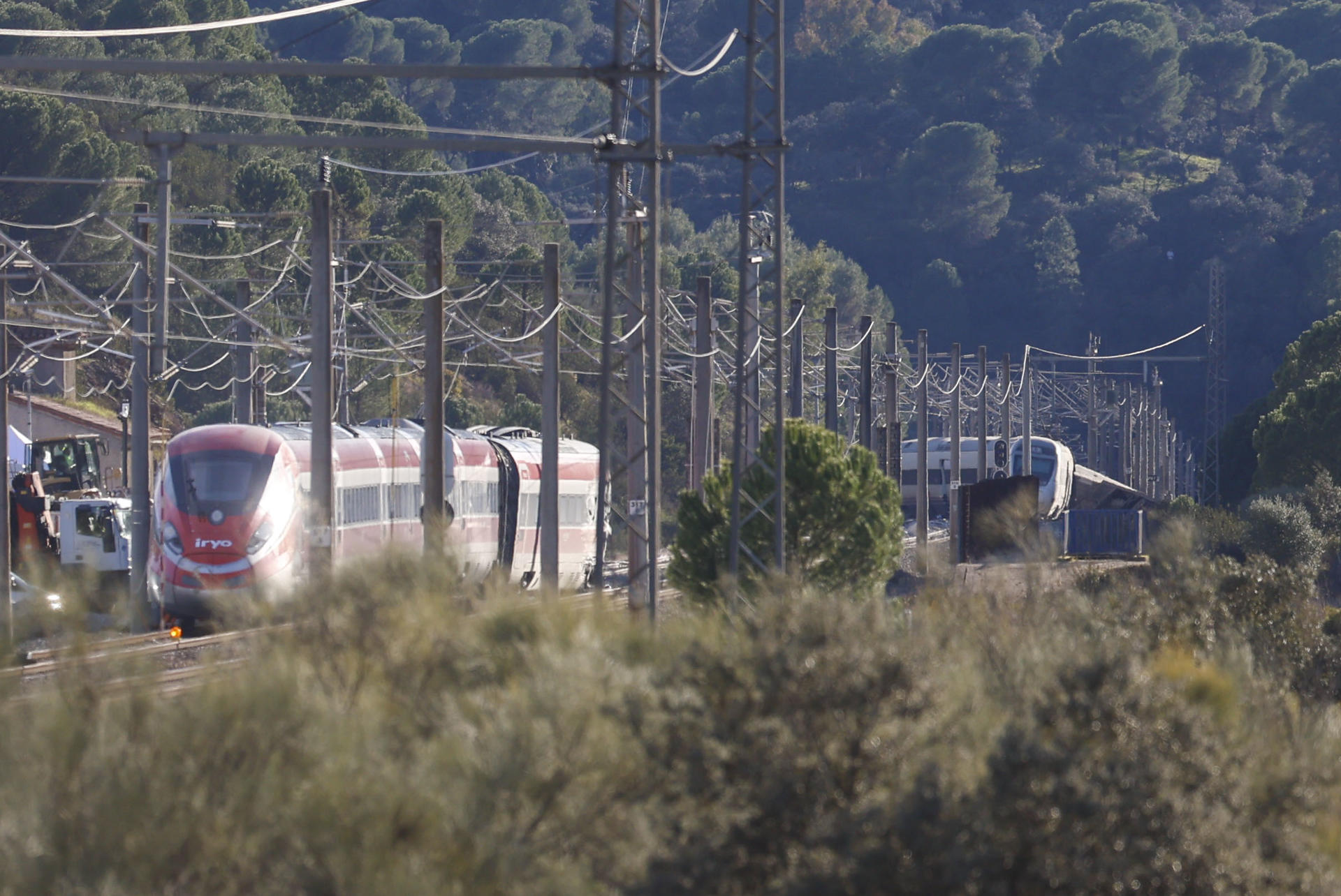 Un daño en la vía, la principal hipótesis de la causa del accidente de trenes en España
