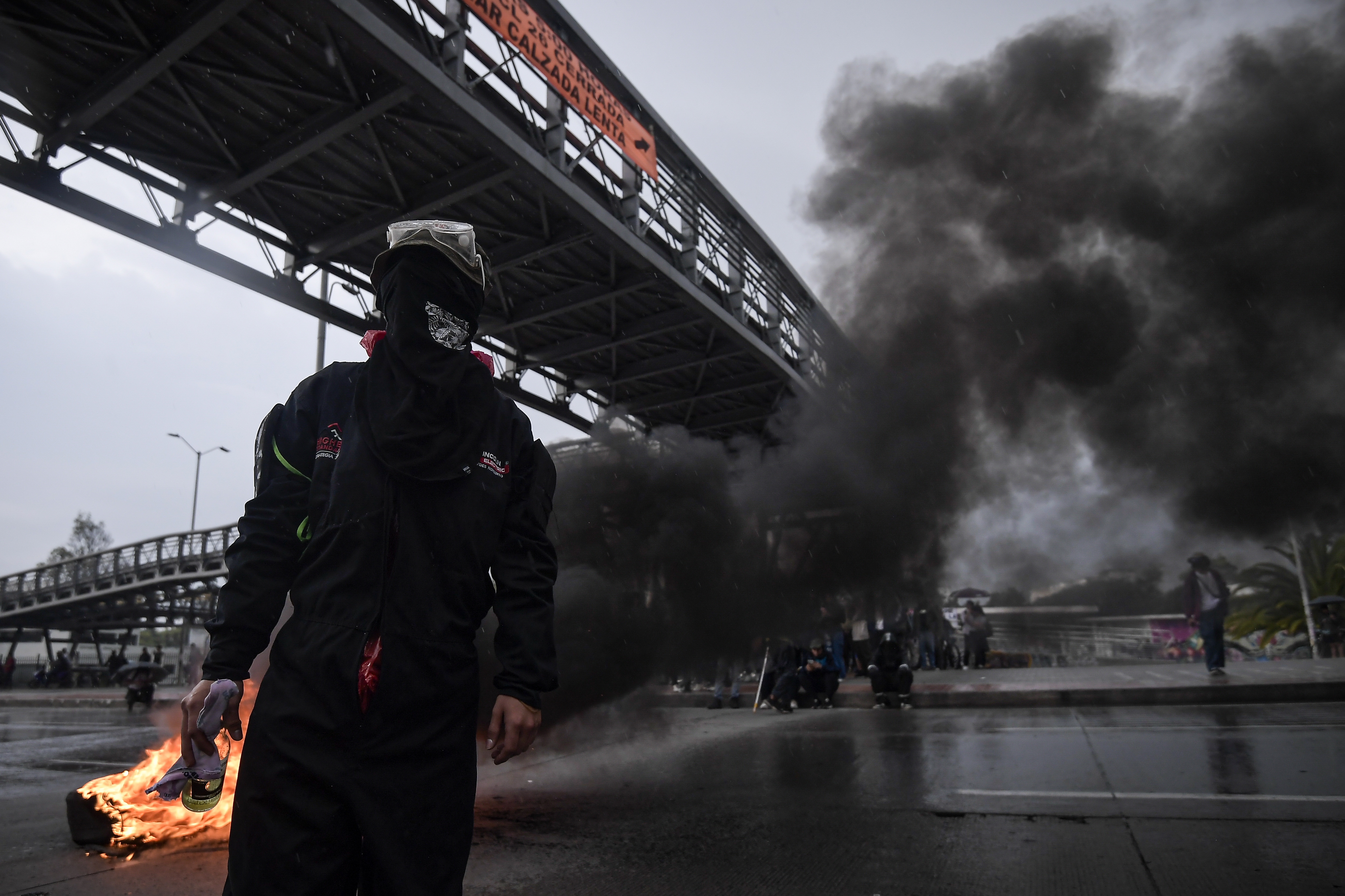 Manifestación Universidad Nacional, Incendio Estación de Transmilenio