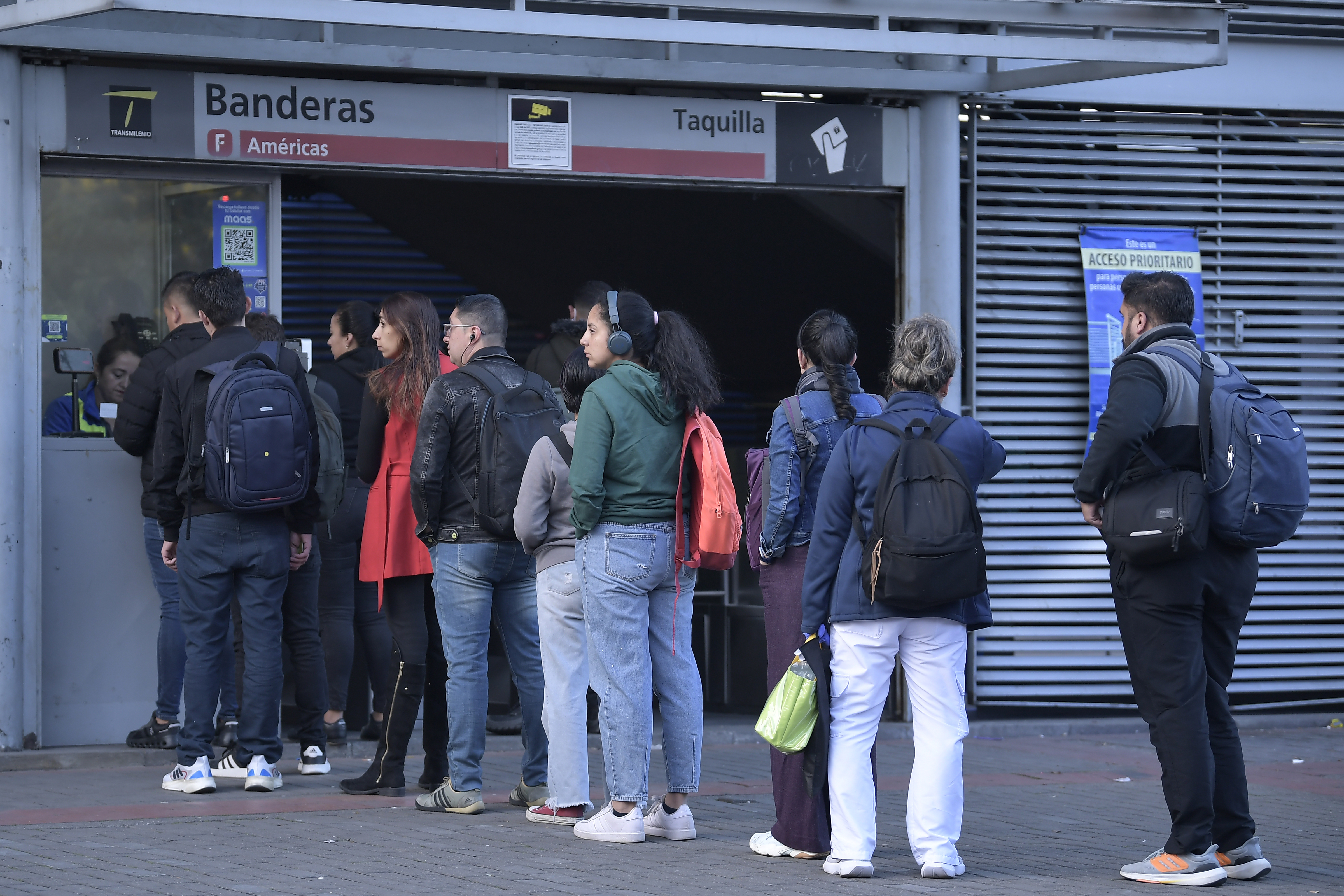 Diferentes aspectos de este día en Bogotá, en el que los habitantes se movilizaron en otros medios de transporte como: Transmilenio, taxis o bicicletas.