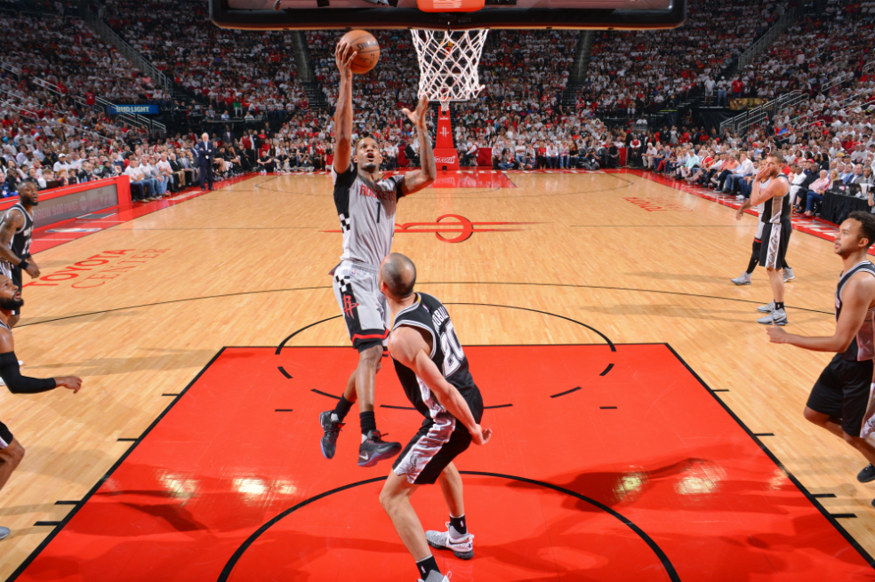 Los Rockets igualan la serie ante Spurs en los playoffs de la NBA