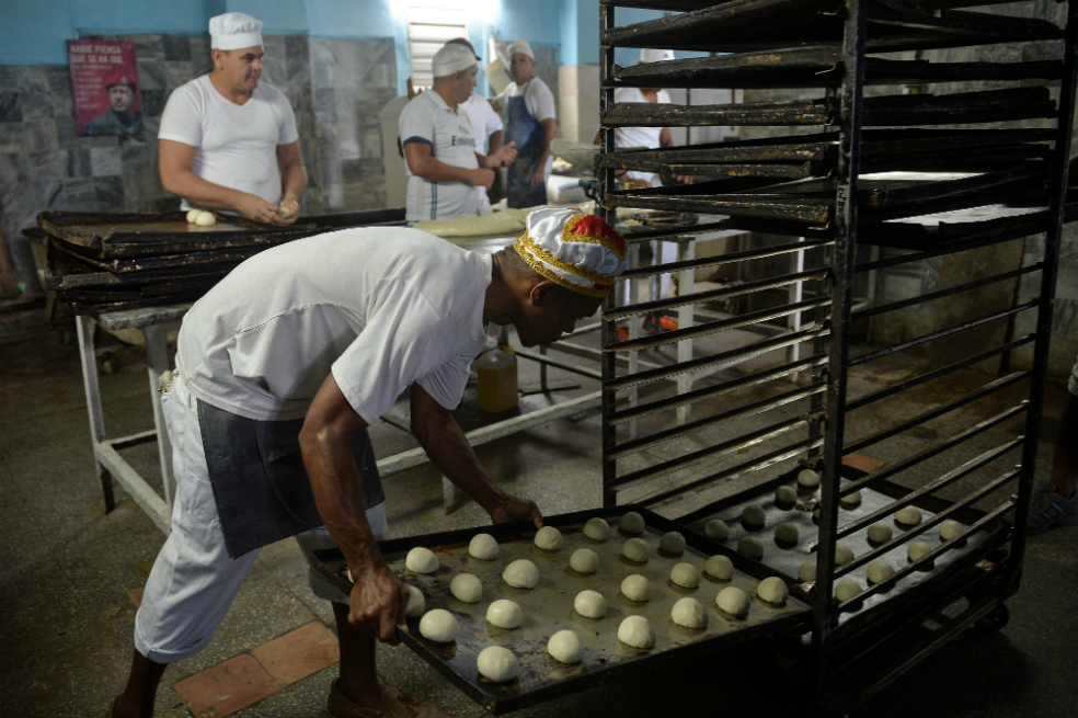 “¿Ya salió el pan?”, la falta de harina complica el abastecimiento en Cuba